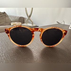 Diff Eyewear Tortoiseshell Round Sunglasses with Black Lenses